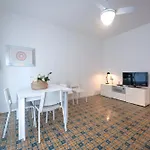 283 - Casa Margherita, A 300metri Dal Mare Di *
